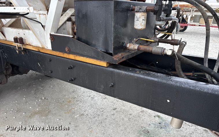 image for item FK1062 2003 International 4400 feed delivery truck