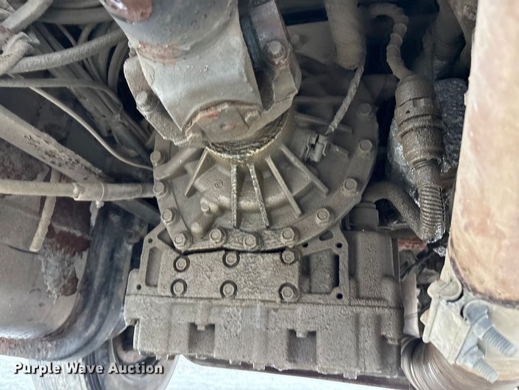 image for item FK1062 2003 International 4400 feed delivery truck