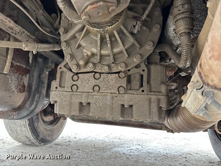 image for item FK1062 2003 International 4400 feed delivery truck