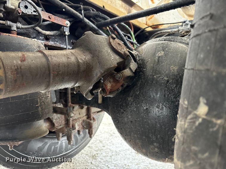 image for item FK1062 2003 International 4400 feed delivery truck