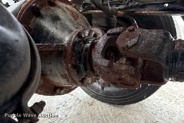 image for item FK1062 2003 International 4400 feed delivery truck