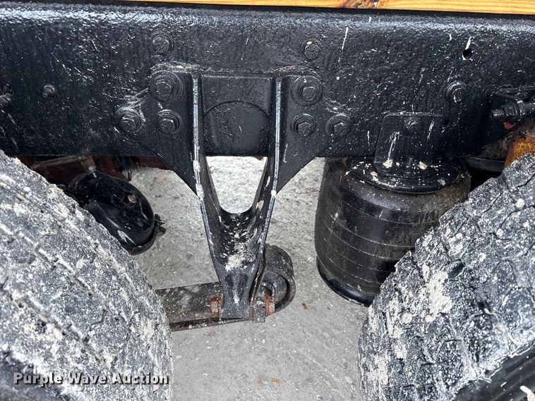 image for item FK1062 2003 International 4400 feed delivery truck