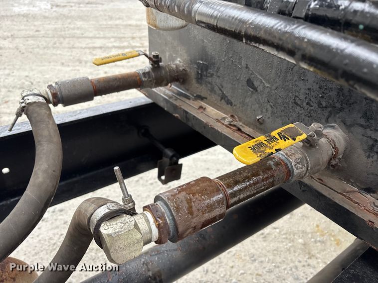 image for item FK1062 2003 International 4400 feed delivery truck