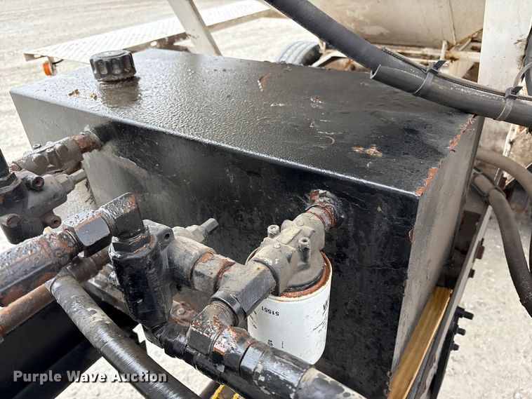 image for item FK1062 2003 International 4400 feed delivery truck