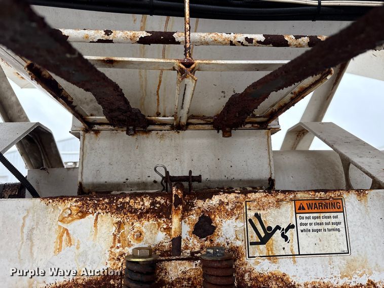 image for item FK1062 2003 International 4400 feed delivery truck