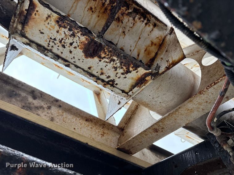 image for item FK1062 2003 International 4400 feed delivery truck