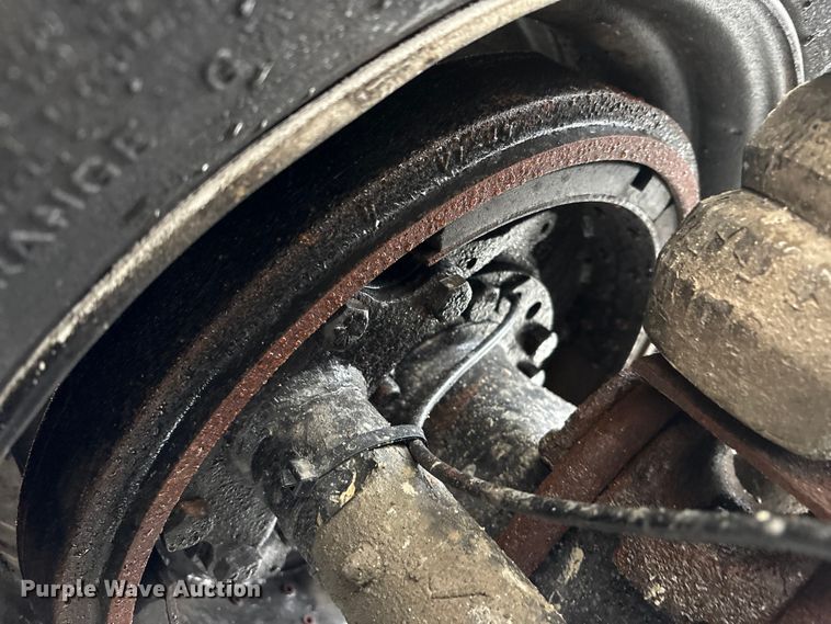 image for item FK1062 2003 International 4400 feed delivery truck