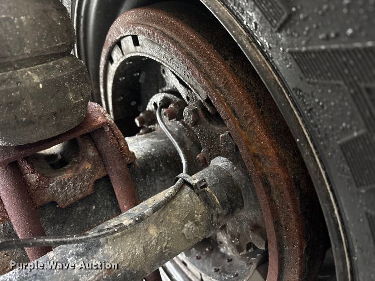 image for item FK1062 2003 International 4400 feed delivery truck