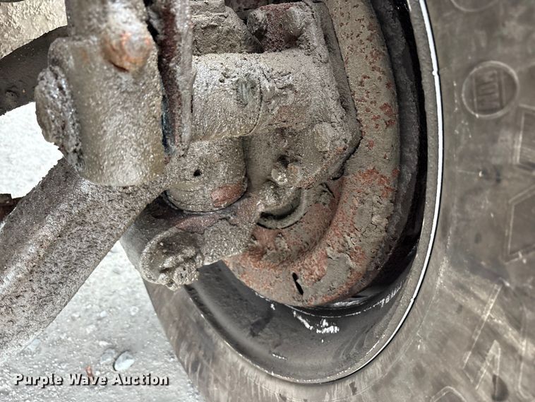 image for item FK1062 2003 International 4400 feed delivery truck