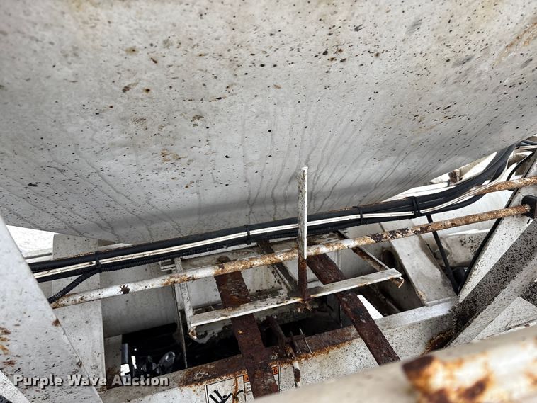 image for item FK1062 2003 International 4400 feed delivery truck