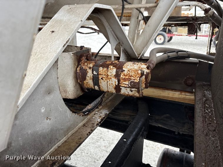 image for item FK1062 2003 International 4400 feed delivery truck