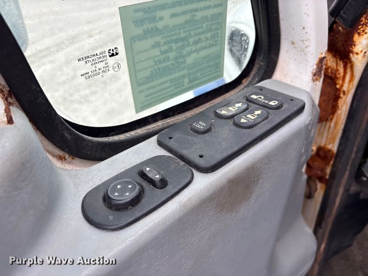 image for item FK1062 2003 International 4400 feed delivery truck