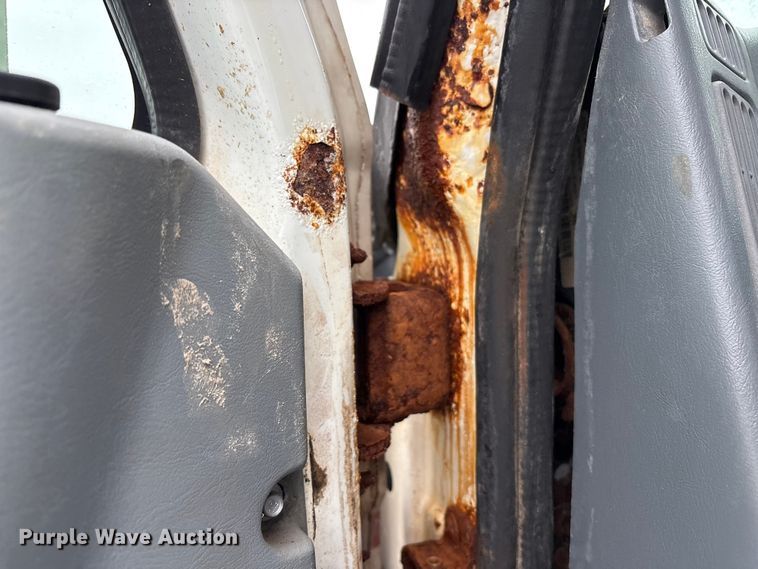 image for item FK1062 2003 International 4400 feed delivery truck