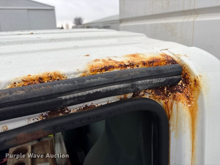 image for item FK1062 2003 International 4400 feed delivery truck