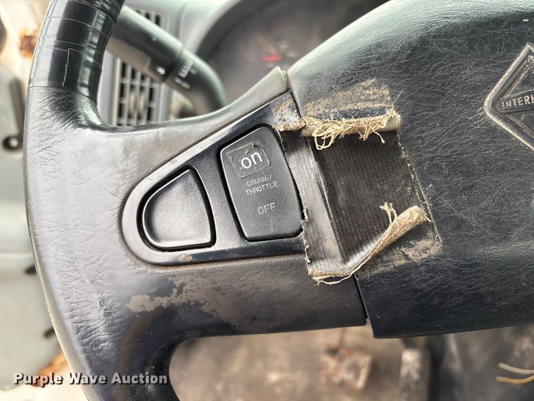 image for item FK1062 2003 International 4400 feed delivery truck