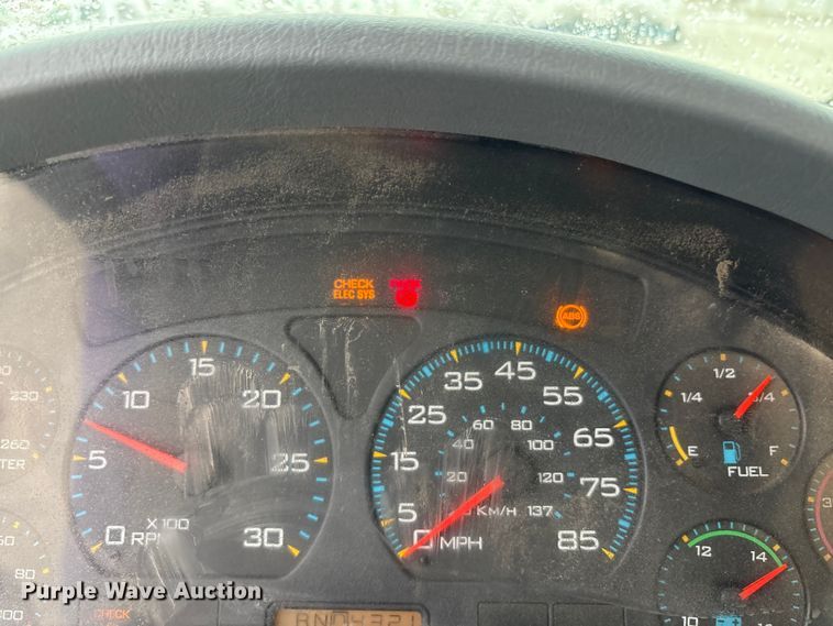 image for item FK1062 2003 International 4400 feed delivery truck