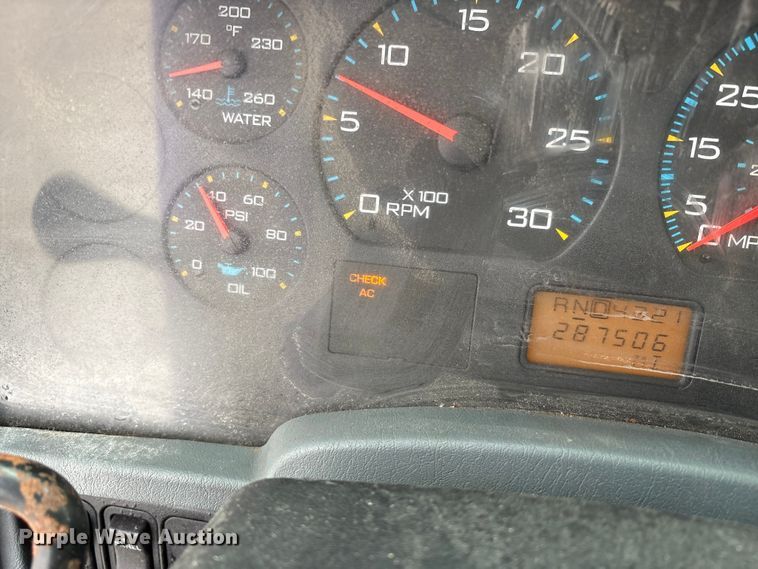 image for item FK1062 2003 International 4400 feed delivery truck