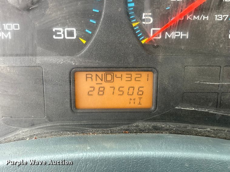 image for item FK1062 2003 International 4400 feed delivery truck