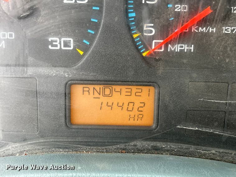 image for item FK1062 2003 International 4400 feed delivery truck