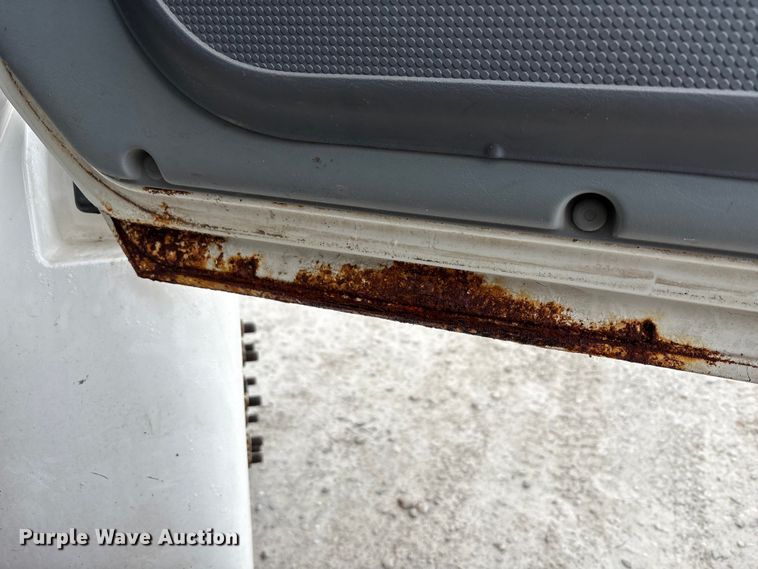 image for item FK1062 2003 International 4400 feed delivery truck