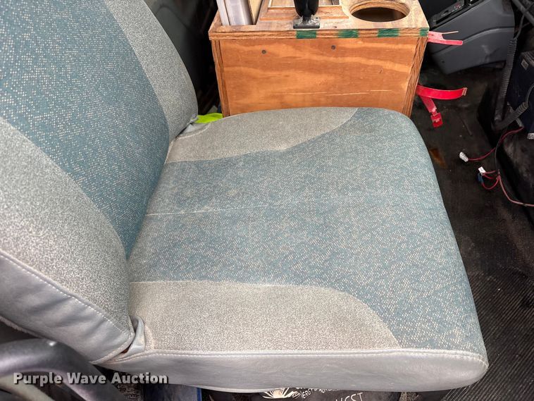 image for item FK1062 2003 International 4400 feed delivery truck