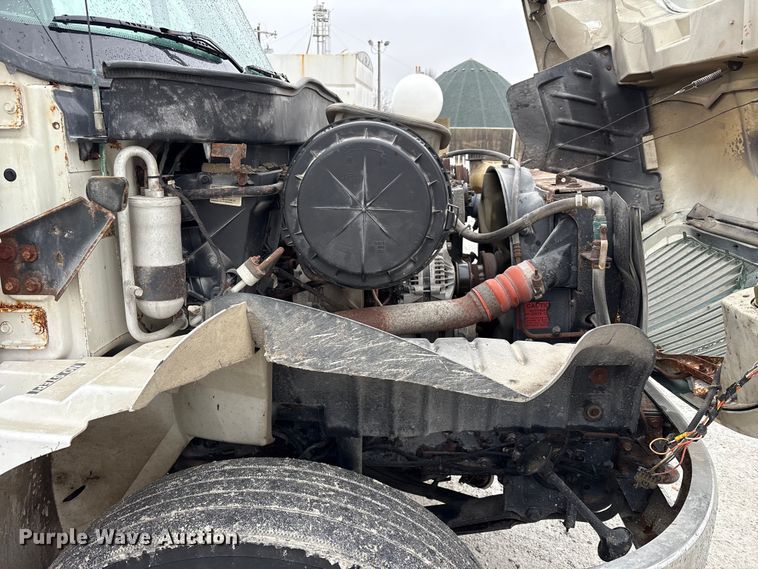 image for item FK1062 2003 International 4400 feed delivery truck