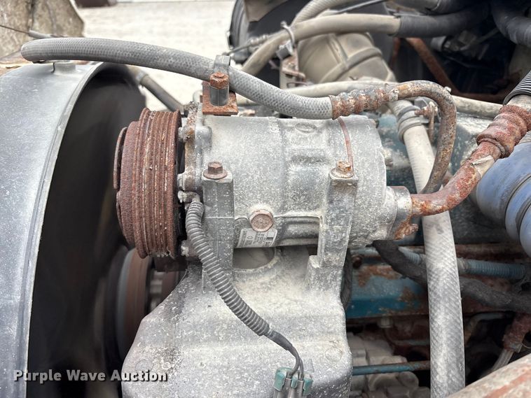 image for item FK1062 2003 International 4400 feed delivery truck