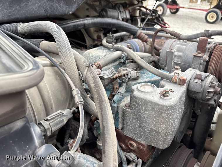 image for item FK1062 2003 International 4400 feed delivery truck