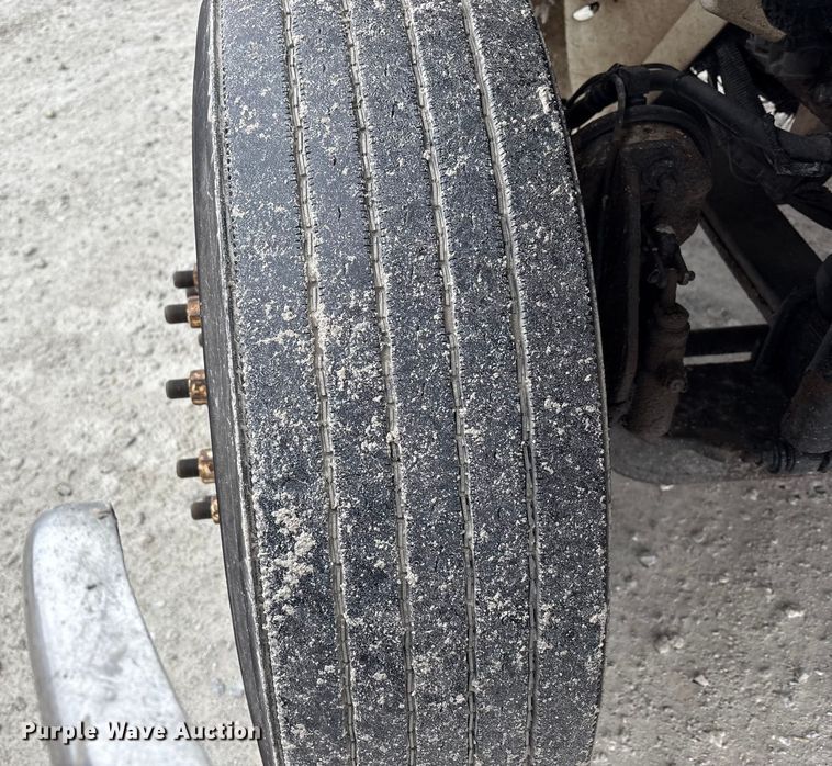 image for item FK1062 2003 International 4400 feed delivery truck