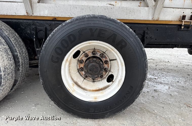 image for item FK1062 2003 International 4400 feed delivery truck