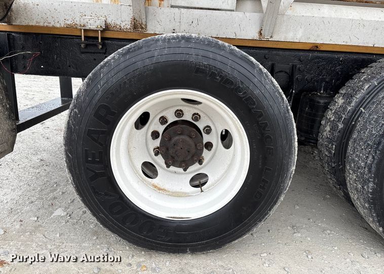 image for item FK1062 2003 International 4400 feed delivery truck