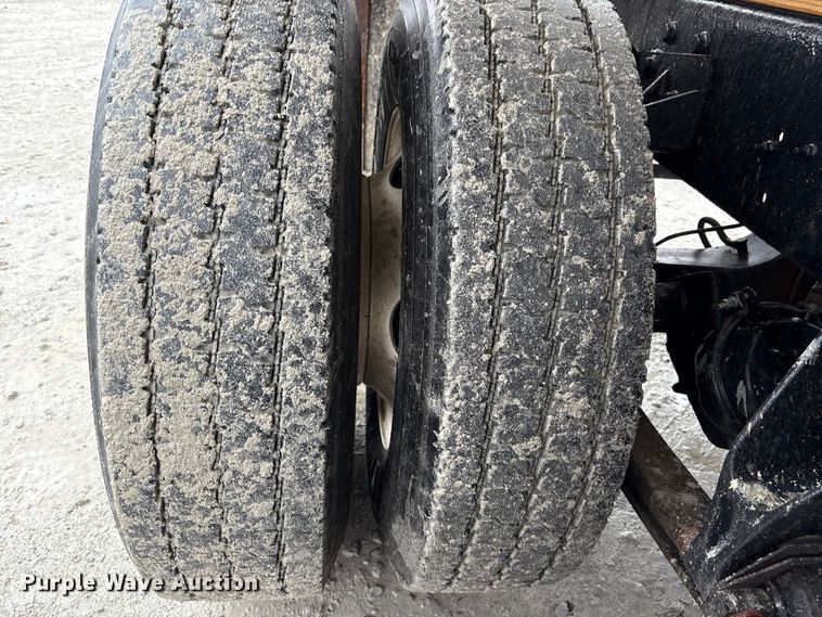 image for item FK1062 2003 International 4400 feed delivery truck