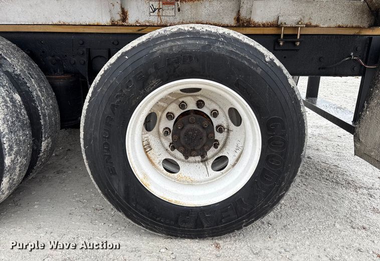 image for item FK1062 2003 International 4400 feed delivery truck