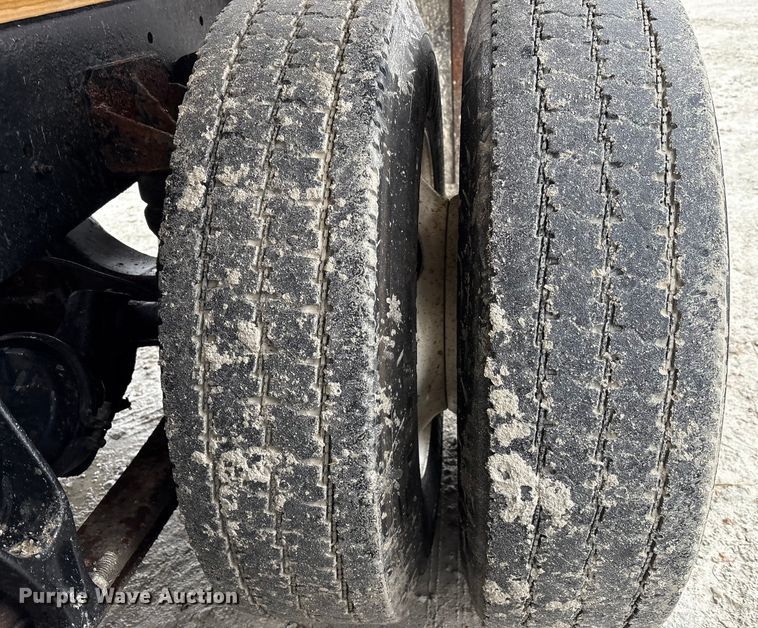 image for item FK1062 2003 International 4400 feed delivery truck