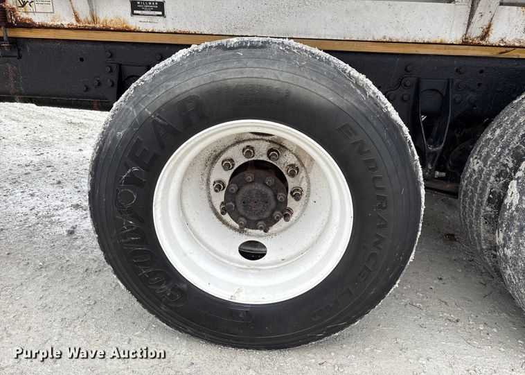 image for item FK1062 2003 International 4400 feed delivery truck