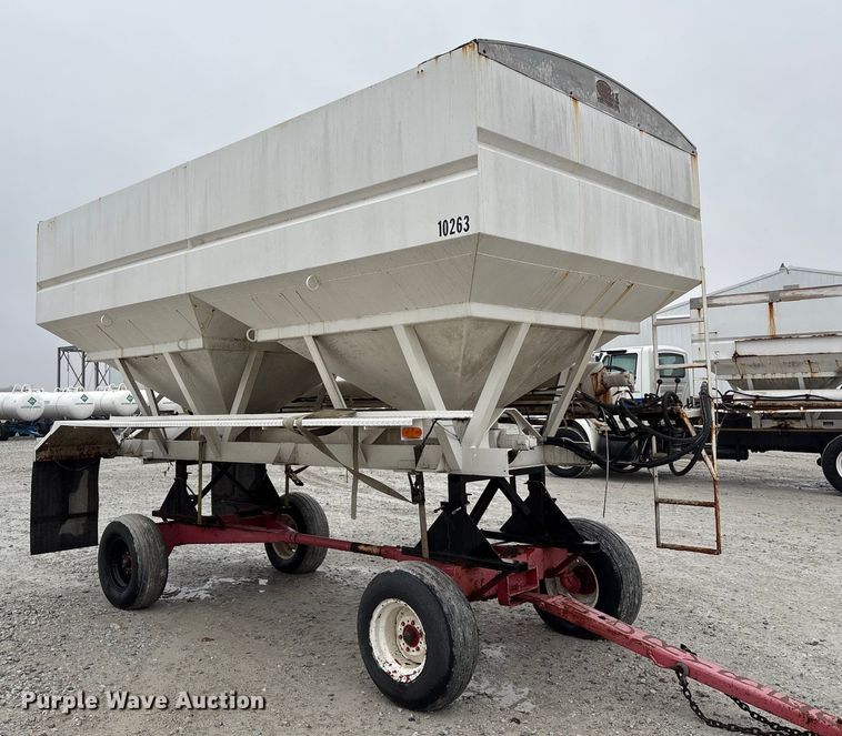 image for item FK1063 Willmar 16SS Dry fertilizer tender