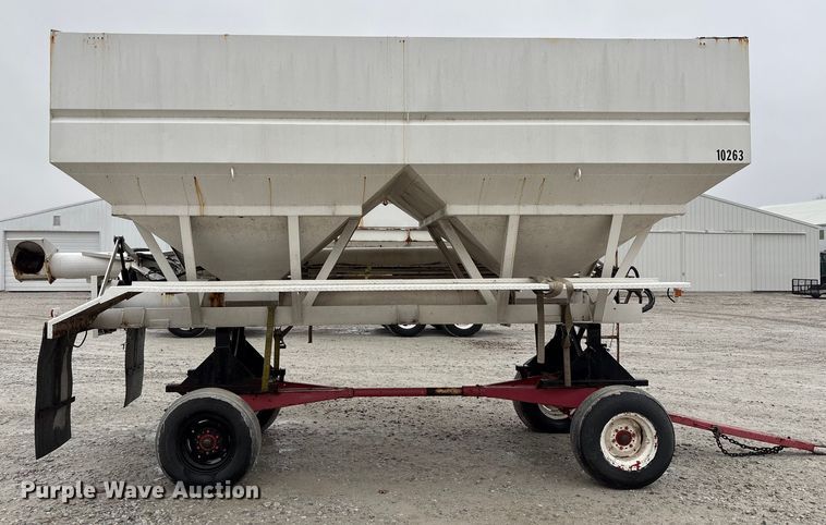 image for item FK1063 Willmar 16SS Dry fertilizer tender