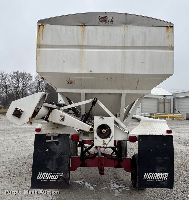 image for item FK1063 Willmar 16SS Dry fertilizer tender