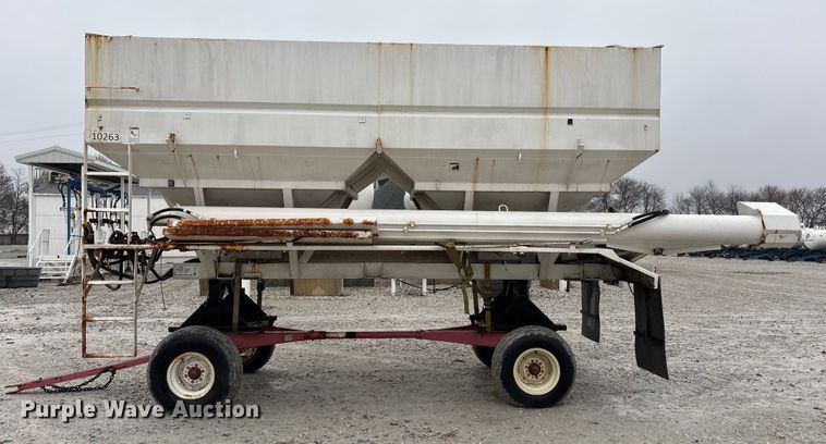 image for item FK1063 Willmar 16SS Dry fertilizer tender