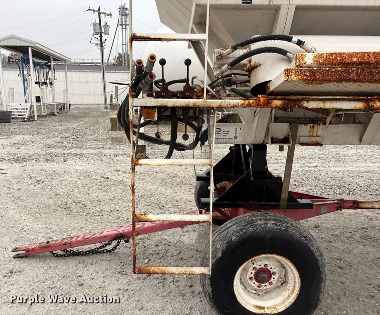 image for item FK1063 Willmar 16SS Dry fertilizer tender