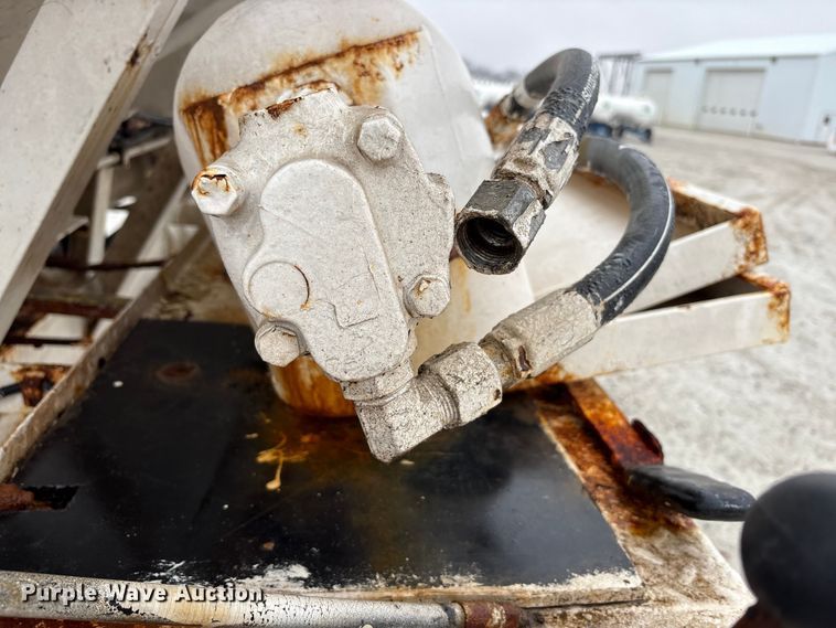 image for item FK1063 Willmar 16SS Dry fertilizer tender