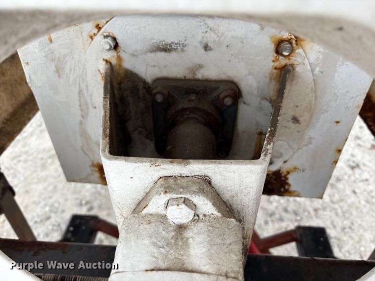 image for item FK1063 Willmar 16SS Dry fertilizer tender