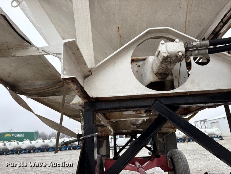 image for item FK1063 Willmar 16SS Dry fertilizer tender