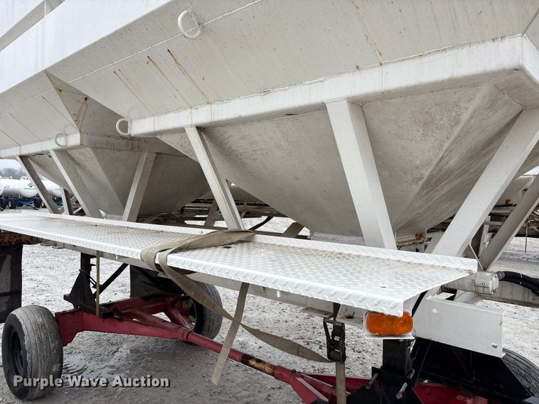 image for item FK1063 Willmar 16SS Dry fertilizer tender