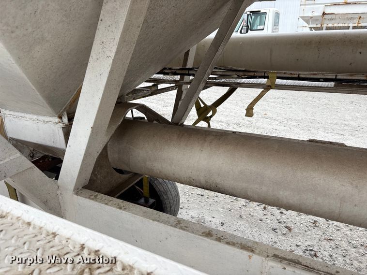 image for item FK1063 Willmar 16SS Dry fertilizer tender