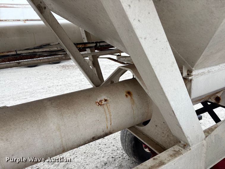 image for item FK1063 Willmar 16SS Dry fertilizer tender