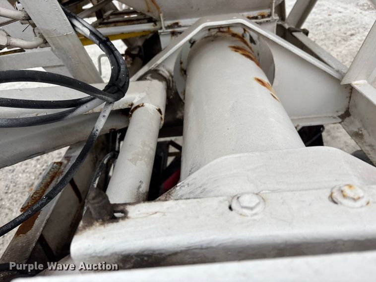 image for item FK1063 Willmar 16SS Dry fertilizer tender