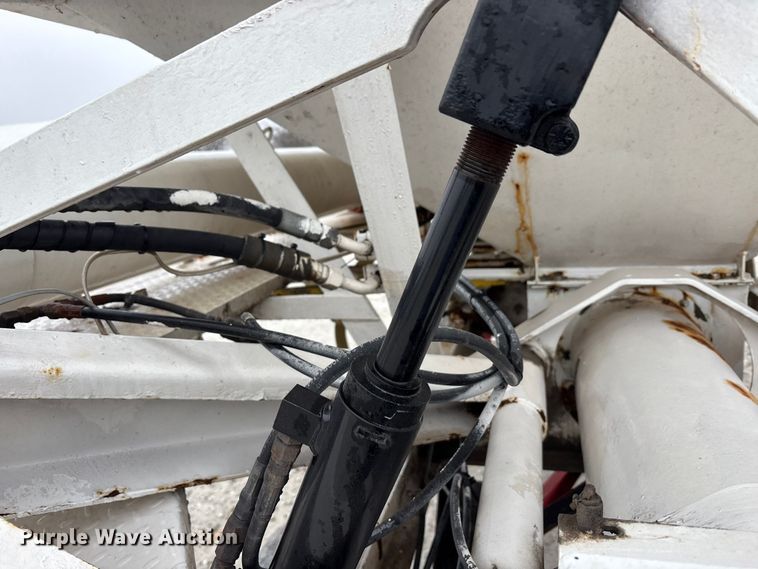 image for item FK1063 Willmar 16SS Dry fertilizer tender