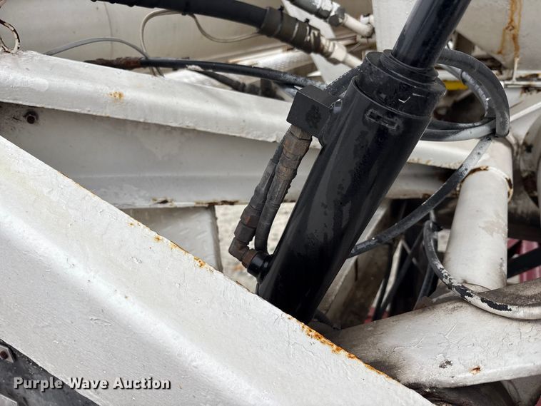 image for item FK1063 Willmar 16SS Dry fertilizer tender