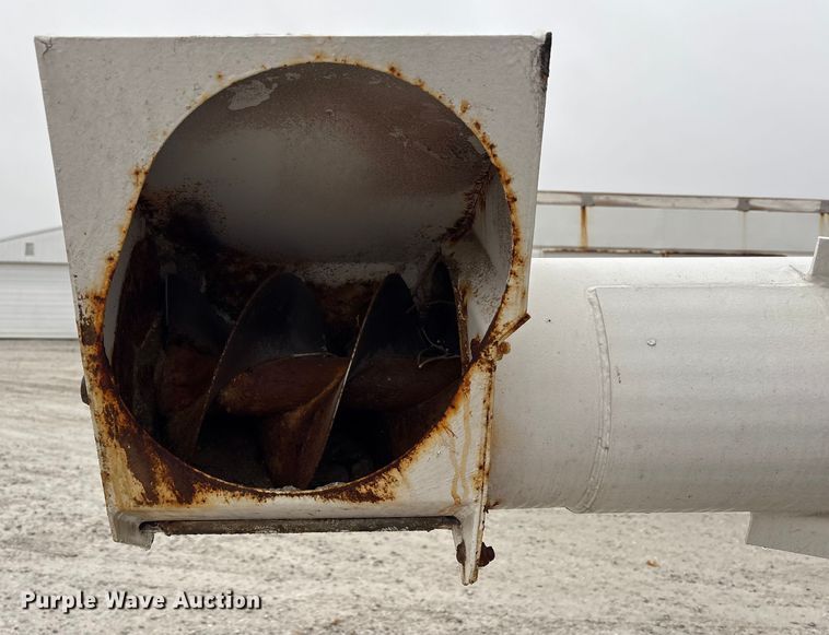 image for item FK1063 Willmar 16SS Dry fertilizer tender